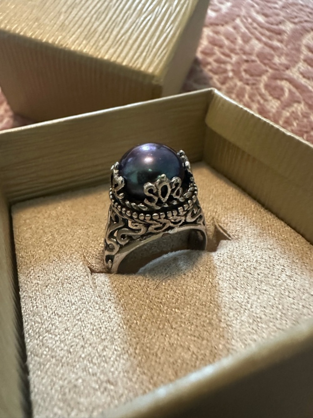 Ornate Cfj 925 Sterling Silver Ring with Dark Iridescent Pearl